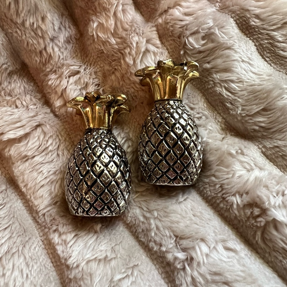 Gold and Silver Pineapple Salt & Pepper Shakers EUC - Picture 5 of 6